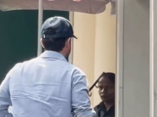 सलीम खान की बेटी अर्पिता के पति और एक्टर आयुष शर्मा भी अस्पताल पहुंचे।