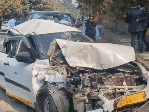 साहिल की बाइक से टक्कर के बाद स्कॉर्पियो इसी टैक्सी से टकराई थी।