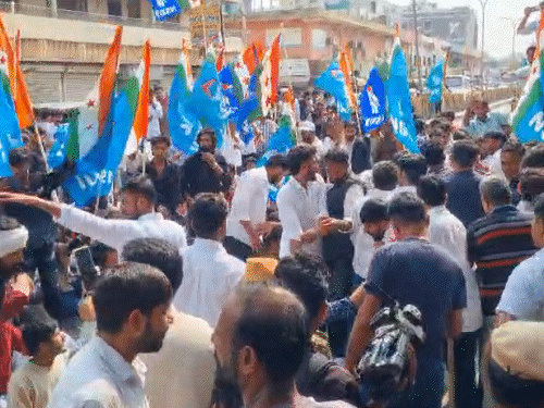 सीकर में छात्रहितों के मुद्दों को लेकर आज(मंगलवार) नेशनल स्टूडेंट्स यूनियन ऑफ इंडिया (NSUI) के बैनर तले सैकड़ों छात्रों ने विरोध-प्रदर्शन किया।