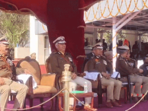 पंचकूला में कार्यक्रम के दौरान मंच पर बैठै आईटीबीपी के डीजी शत्रुजीत कपूर।