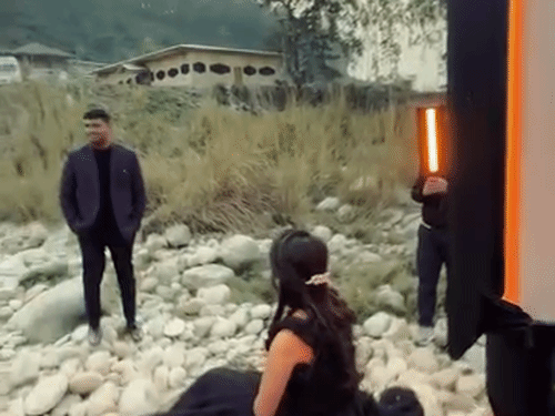 उत्तराखंड में एक म्यूजिक एलबम शूटिंग का दृश्य।