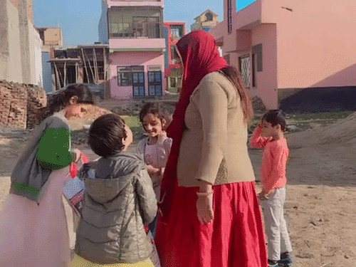 सीमा हैदर सोशल मीडिया पर काफी एक्टिव हैं। वह वीडियो बनाकर पोस्ट करती रहती हैं।