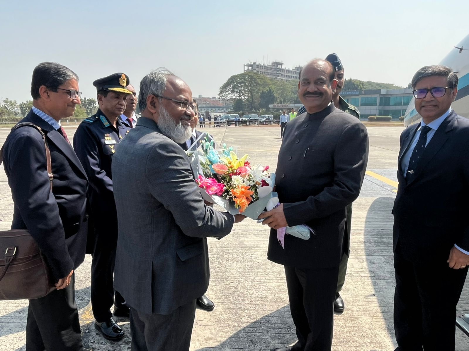 लोकसभा स्पीकर ओम बिरला आज तारिक रहमान के शपथ समारोह में शामिल होने के लिए बांग्लादेश पहुंचे हैं।