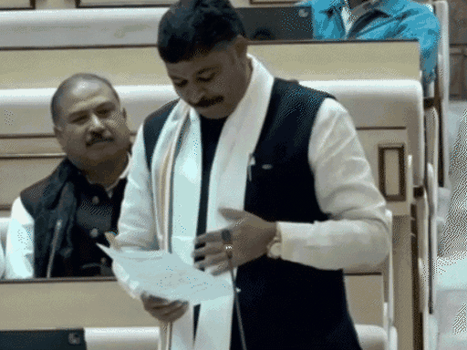 सदन में पहले नेता प्रतिपक्ष टीकाराम जूली का भाषण होगा। इसके बाद वित्त मंत्री बजट बहस का जवाब देंगी।