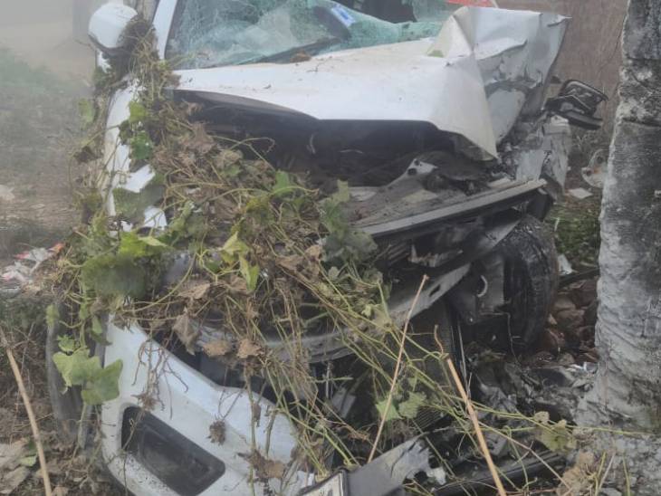 यह वही स्कार्पियो है, जिससे पुलिसकर्मी दबिश देने गए थे। हादसे में स्कार्पियो बुरी तरह से क्षतिग्रस्त हो गई।