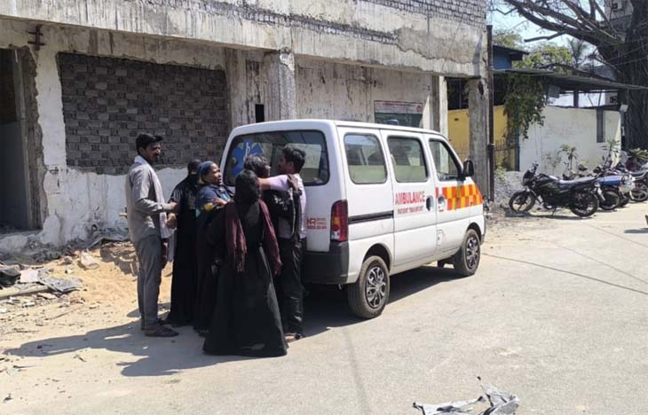 घटना के बाद शव व घायलों को अस्पताल में लाया गया, जहां परिजन भी वहां पहुंचे