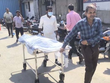 बंजारी रोड पर ट्रक की जबरदस्त टक्कर से पिता-बेटा की मौत हो गई - Dainik Bhaskar