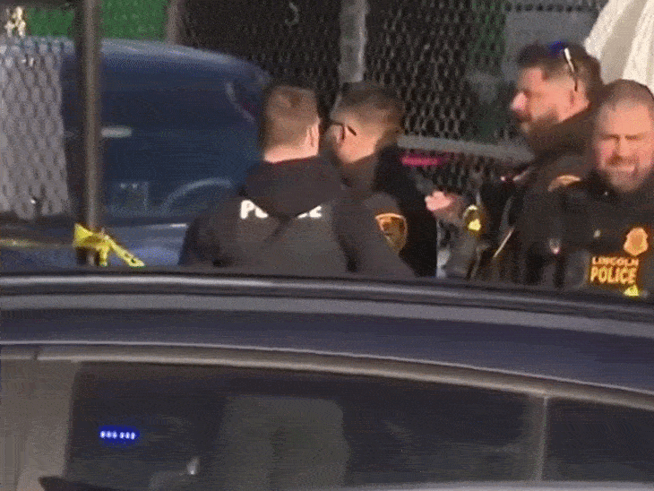 गोलीबारी के बाद हॉकी रिंग के बाहर कड़ी सुरक्षा देखी गई।