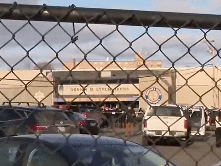 घटना के बाद हॉकी रिंग के बाहर बड़ी संख्या में पुलिस देखी गई।