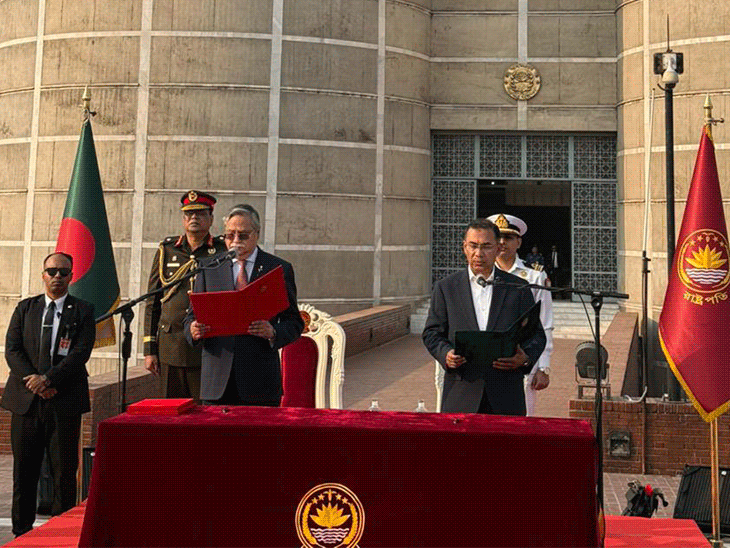 तारिक रहमान ने मंगलवार शाम बांग्लादेश के पीएम पद की शपथ ली। - Dainik Bhaskar