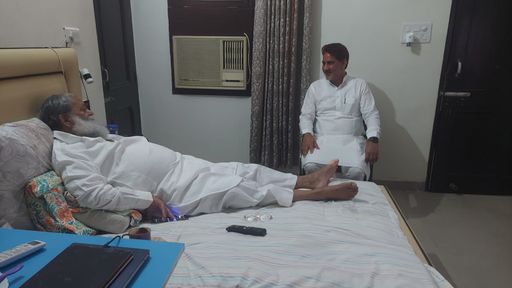 राज्यसभा सांसद सुभाष बराला भी उनसे मिलने पहुंचे थे। फाइल फोटो