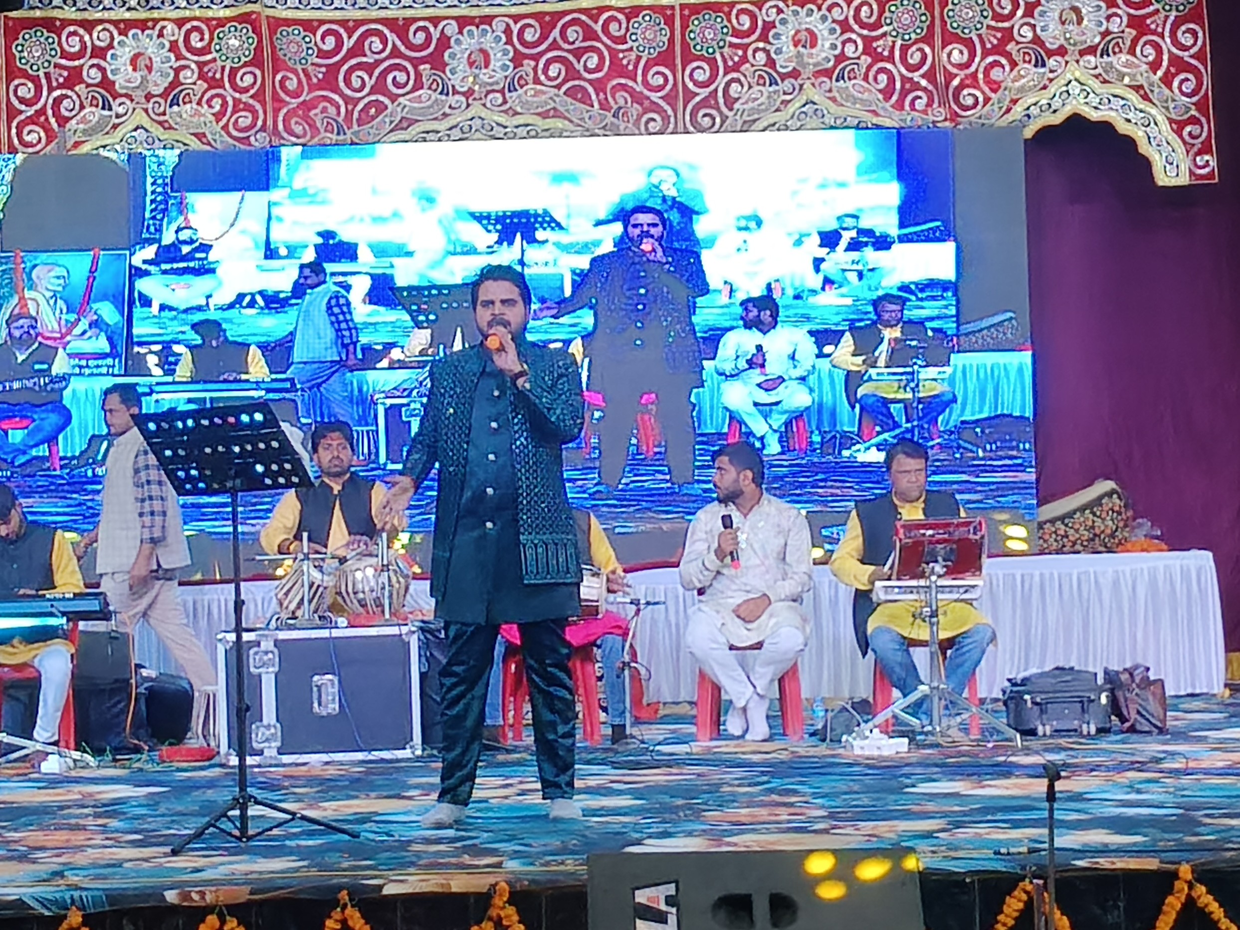 Chitrakoot Ramayan Mela: Bhajan Singers Captivate Crowd | Devotional ...