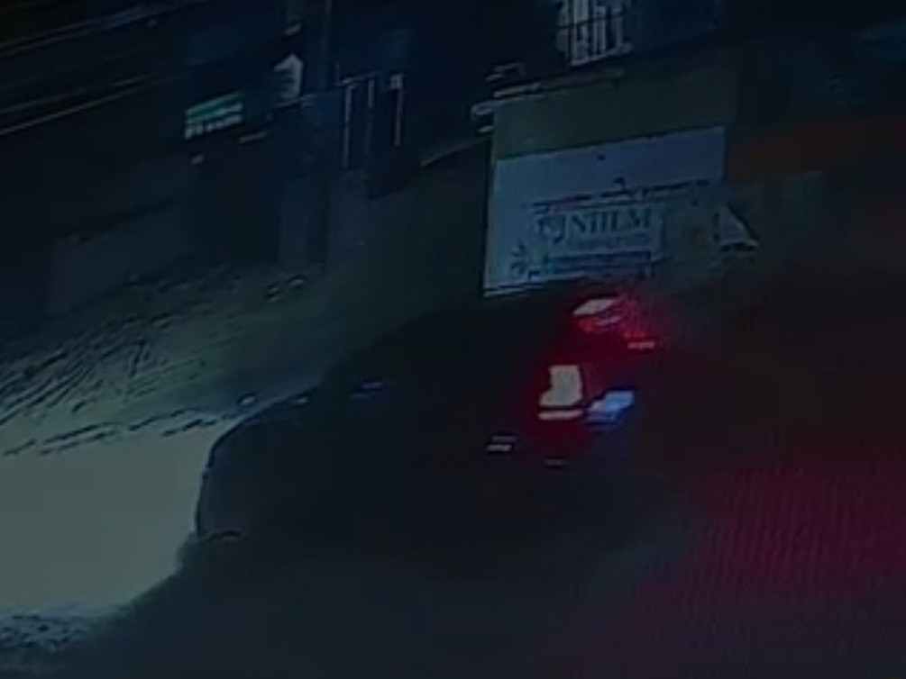 सीसीटीवी में जाती दिखी चोरी की गई स्कॉर्पियो।