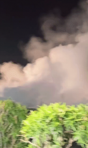 हादसे के बाद भी धुआं उठता रहा।