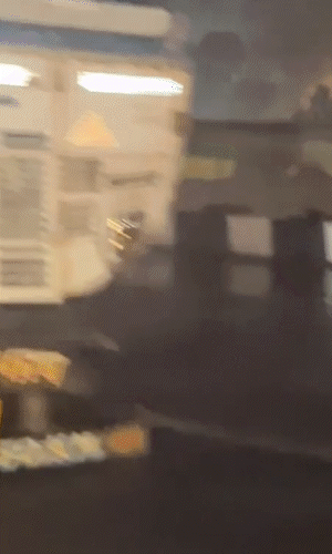 दुर्घटना में ट्रैक्टर का अगला हिस्सा भी क्षतिग्रस्त हो गया।