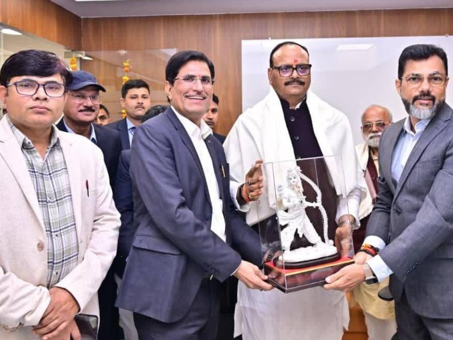UP Deputy CM Brajesh Pathak Inaugurates 25 Gold Branches | Shriram ...