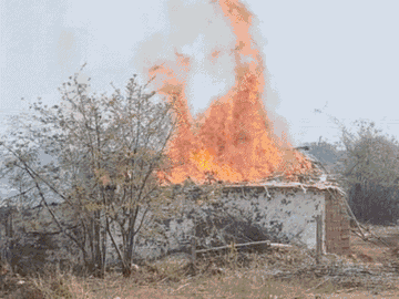 दोनों समुदायों के बीच हुई हिंसा में गांव के कई घरों को जला दिया गया था। करीब तीन दिनों तक गांव हिंसा की आग में जलता रहा