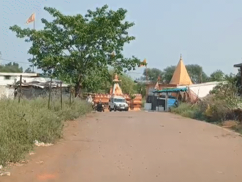 बिरनपुर हिंसा के तीन साल बाद गांव का माहौल शांत हो गया है।