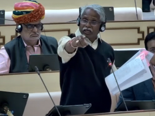 जनजातीय क्षेत्रीय विकास और गृह रक्षा विभागों के मंत्री बाबूलाल खराड़ी ने बांसवाड़ा विधायक अर्जुन सिंह बामणीया के सवालों का जवाब दिया।