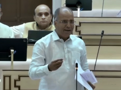 विधानसभा में प्रश्नकाल के दौरान जलदाय मंत्री कन्हैयालाल चौधरी ने कांग्रेस नेताओं पर व्यंग्य करते हुए कहा- PM मोदी का नाम आते ही उछलने क्यों लगते हो, इतनी जलन क्यों है?