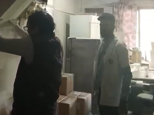 वॉर्ड से तुरंत सामान शिफ्ट किए गए।