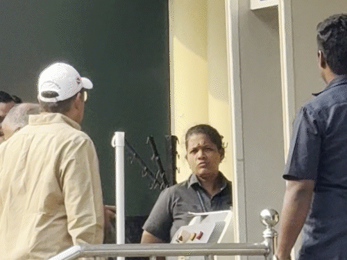 सलीम खान के दामाद अतुल अग्निहोत्री भी हॉस्पिटल पहुंचे।