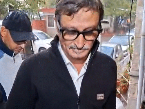 ACB कोर्ट में पेशी पर जाते दिनेश गोयल,डीके गौड,निरील कुमार और सुशील शर्मा।