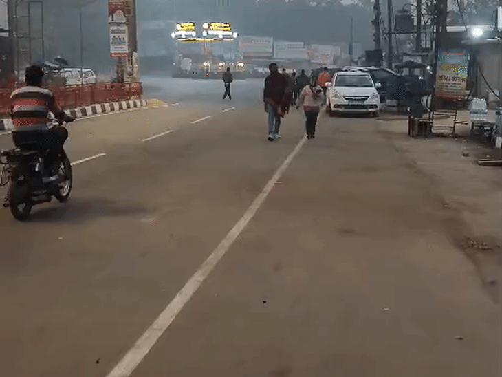 गोरखपुर में बुधवार सुबह मौसम साफ रहा। आज शहर का अधिकतम तापमान 27 डिग्री, जबकि न्यूनतम तापमान 11 डिग्री है।