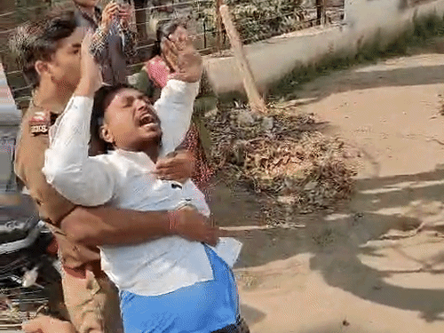 संघ प्रमुख के कार्यक्रम से पहले लखनऊ यूनिवर्सिटी में हंगामा, स्‍टूडेंट्स ने लगाए 'भागवत गो बैक' के नारे