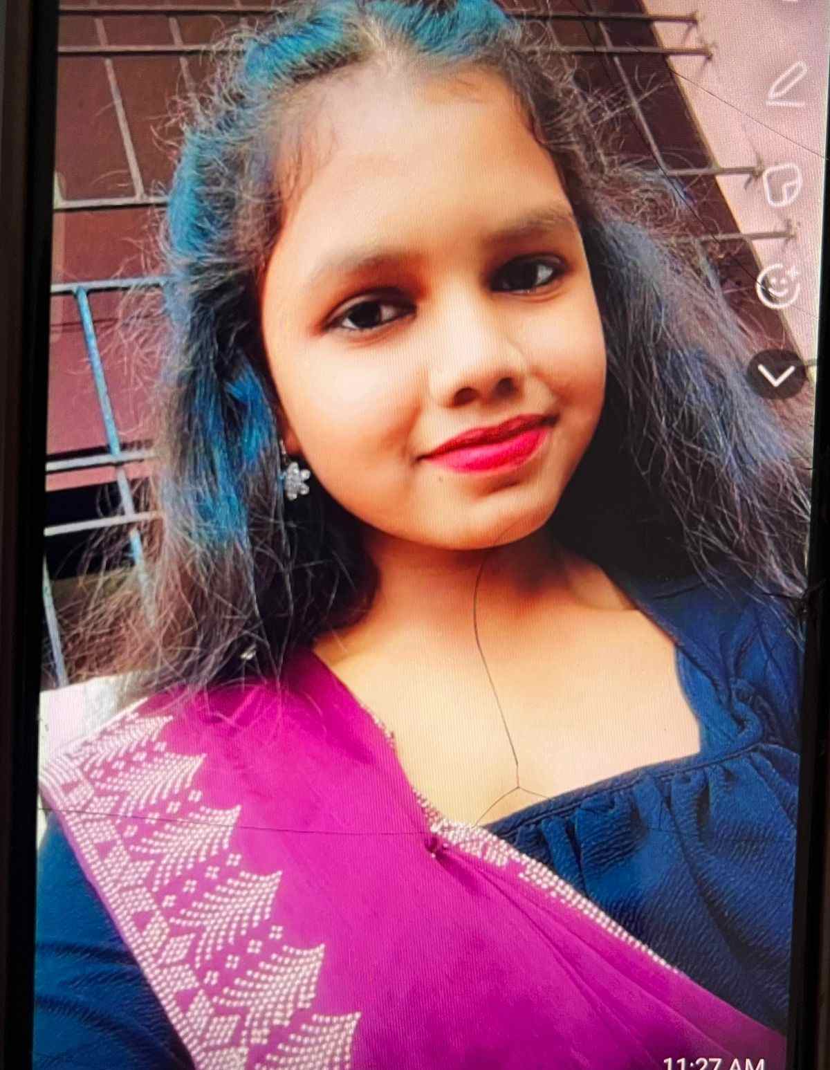 छात्रा अनन्या सर्वे अपने परिवार के साथ मेडिकल कॉलेज के आवासीय परिसर के टाइप-6 भवन की तीसरी मंजिल पर रहती थी।