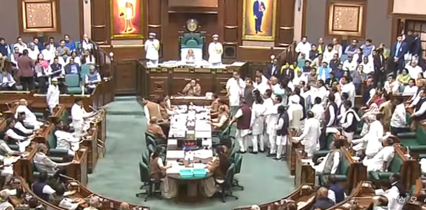 विधायक निधि नहीं बढ़ाने पर कांग्रेस विधायकों ने हंगामा किया।