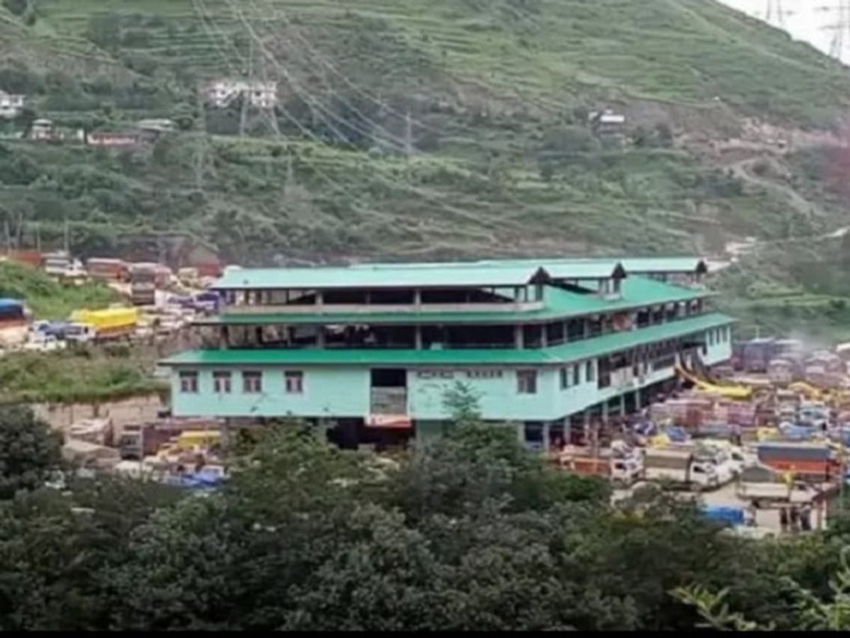 APMC की पराला मंडी।