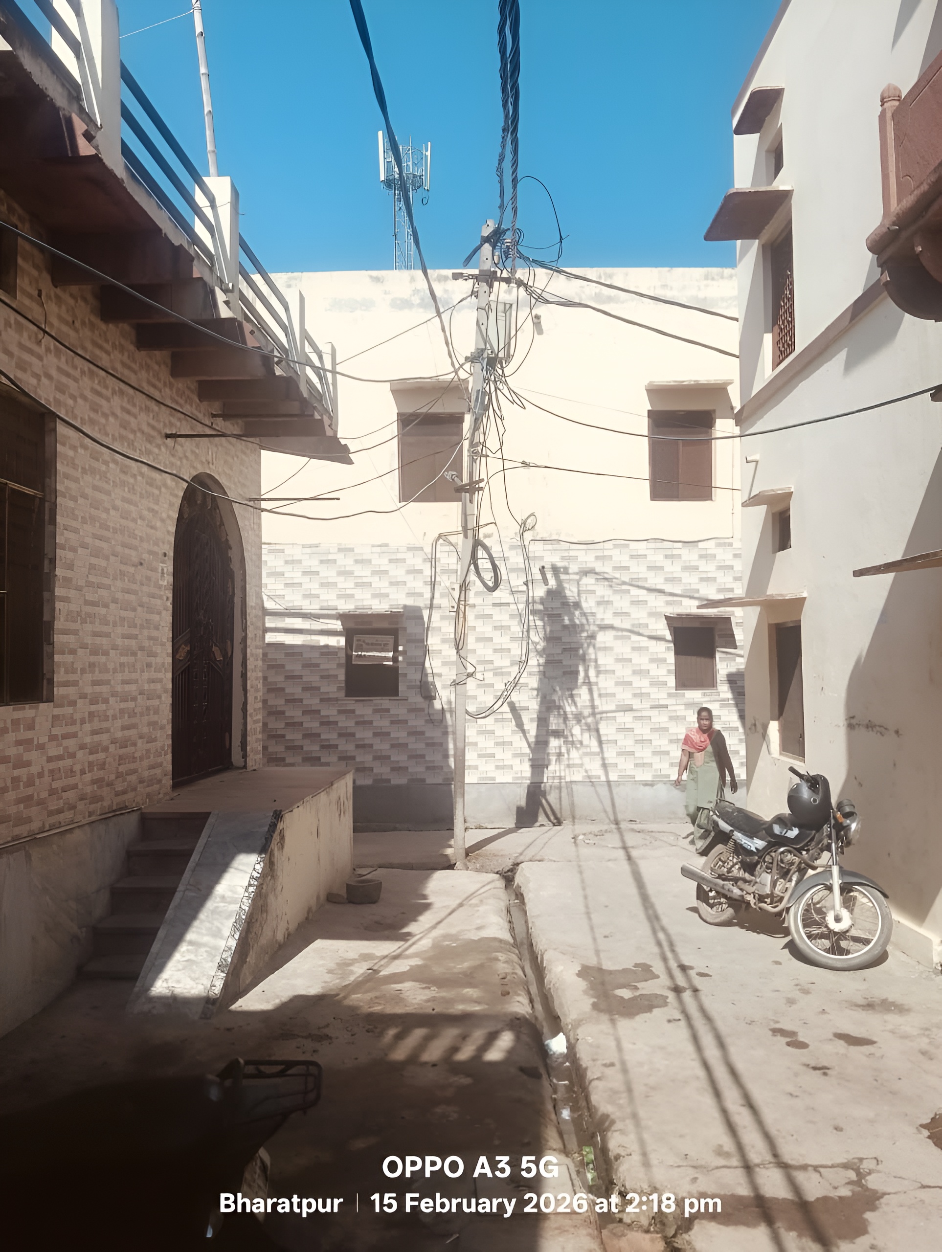 A dilapidated electric pole in the Neemda Gate area became the cause of ...