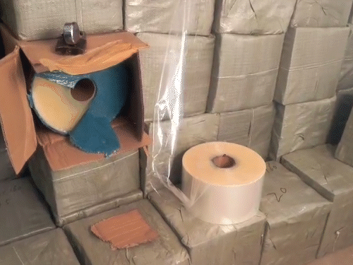 गोदाम के अंदर पटाखों को पैक करके रखा जाता था। इसके बाद गाड़ियों में अलग-अलग जगह सप्लाई किया जाता था।