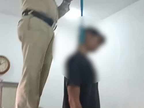 12वीं का छात्र उज्जवल डनसेना। जिसने अपने घर में फांसी लगाई। इस दौरान रुम में टीवी चल रहा था।