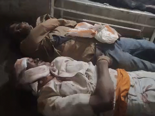 बलौदाबाजार में सड़क हादसे में 3 युवकों की मौत हो गई। शव पोस्टमॉर्टम के लिए भेजे गए हैं।