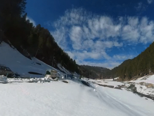 जम्मू और कश्मीर में डोडा जिले की जय वैली बर्फ से ढक गई।