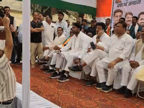 मनरेगा बचाव संग्राम नाम से नेहरू चौक पर सभा की गई।