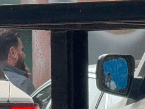 गुरुवार को अरबाज खान अस्पताल पहुंचे थे।