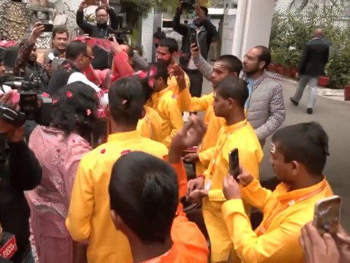 इस दौरान 101 ब्राह्मण बटुकों ने वैदिक मंत्रोच्चार किया।