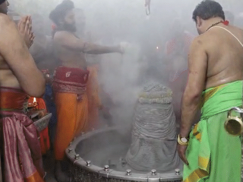 भस्मारती की तर्ज पर संध्या और शयन आरती के भी पैसे देना होंगे।