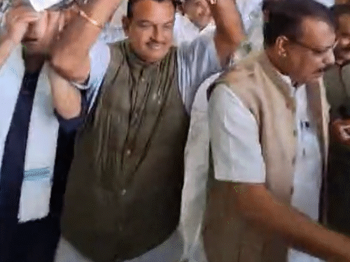 विपक्ष ने सरकार के बजट को “ख्याली पुलाव” करार दिया।