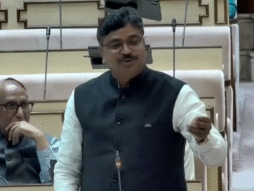 गुरुवार को भी विधानसभा में नेता प्रतिपक्ष टीकाराम जूली ने सरकार को घेरने का कोई मौका नहीं छोड़ा।