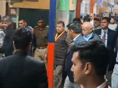 भागवत जिस वंदे भारत से मेरठ पहुंचे, उस पर पथराव:  खिड़की का शीशा टूटा, स्टेशन पर सिक्योरिटी के बीच उतरे; GRP की जांच जारी – Meerut News