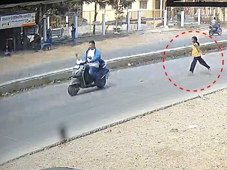 Girl Hit By Car in Madhya Pradesh; Speeding Driver Flees | Narmadapuram