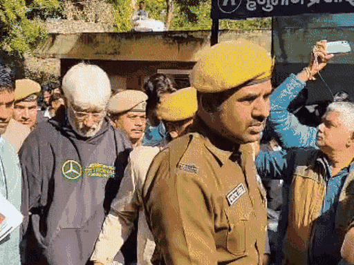 Vikram Bhatt's wife Shwetambari had got interim bail on February 13 itself, after which she has come out of jail.