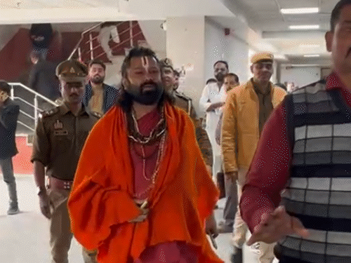 शंकराचार्य म्हणाले- मुले जन्माला घालण्याने समाज वाढत नाही: सिंहाची गर्जना ऐकूनच कुत्रे पळून जातात; मोहन भागवत म्हणाले होते- हिंदूंनी 3 मुले जन्माला घालावीत