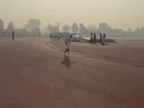 राठधाना गांव के मैदान में दौड़ लगाते संजय पहलवान।