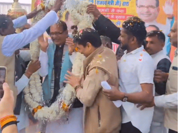 शिवराज सिंह चौहान ने संकल्प लिया है कि वे अब फूल-मालाओं से स्वागत नहीं कराएंगे।