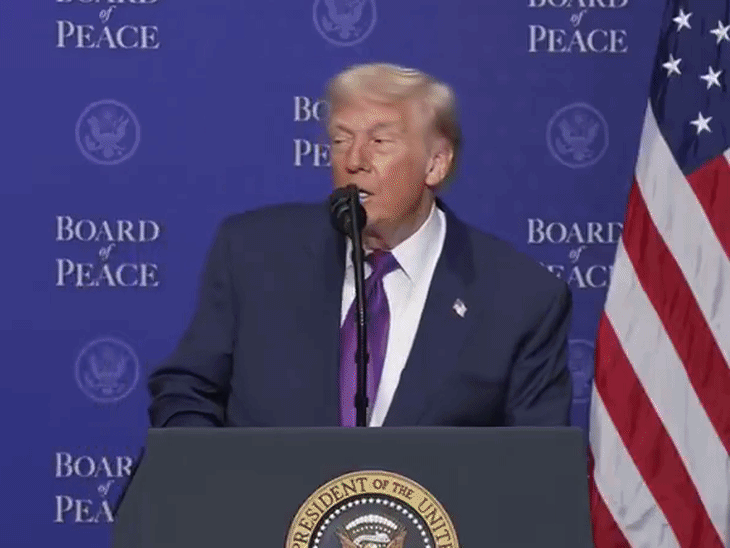 बैठक के दौरान ट्रम्प ने पाकिस्तानी पीएम शहबाज शरीफ को खड़े होने के लिए कहा और वो खड़े हो गए।